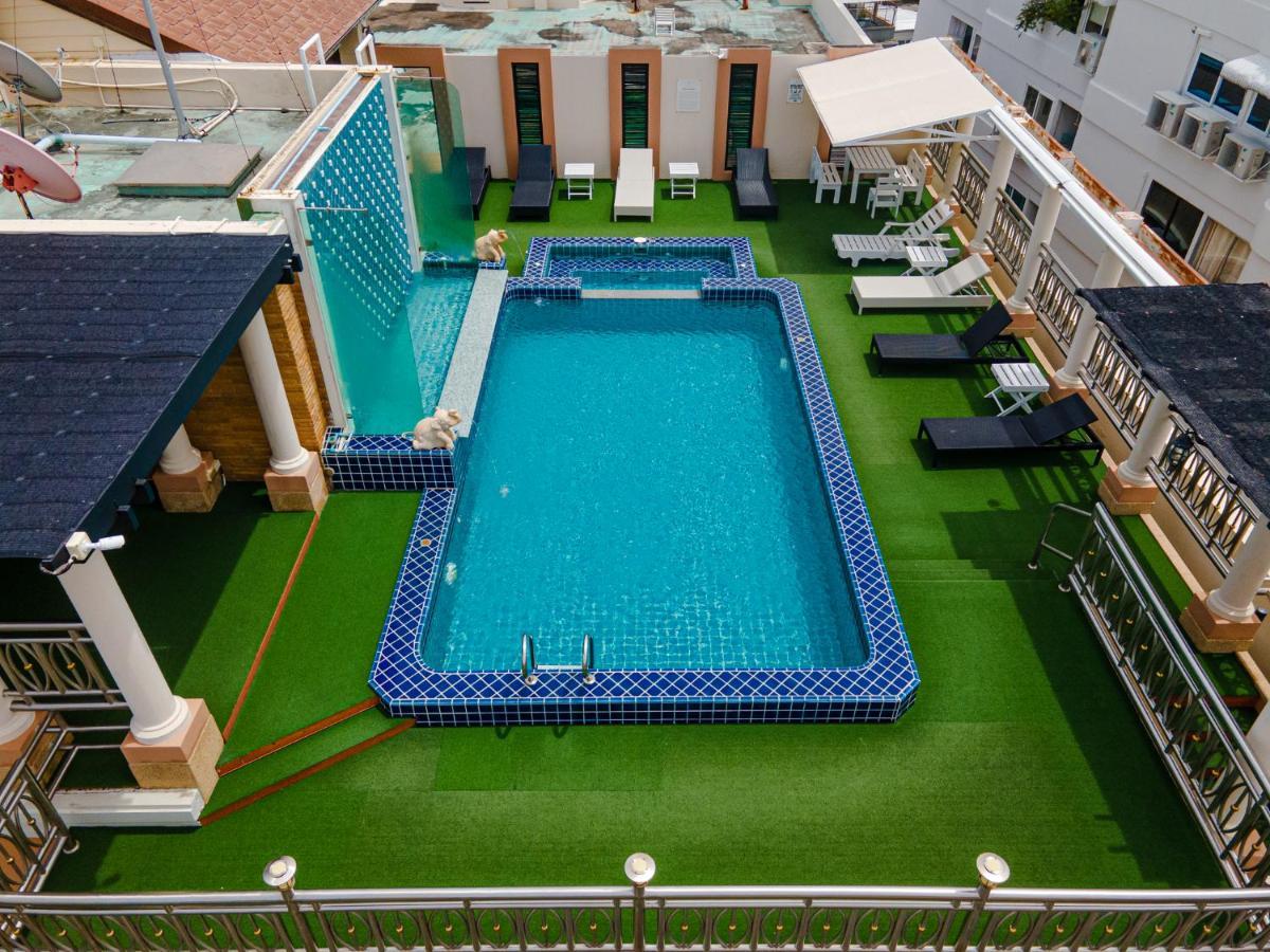 Whitehouse Condotel Pattaya Eksteriør billede